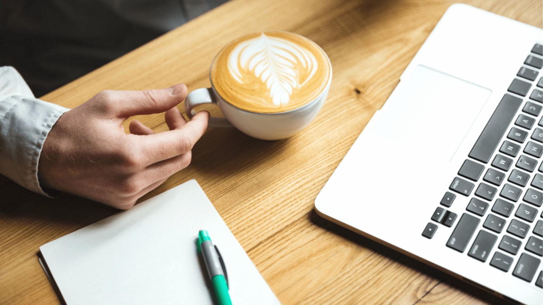 Sesiune practică de analiză financiară cu participanți la program